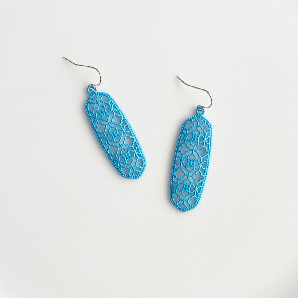 NEW Oval Filigree Earrings (blue) - Picture 3 of 8